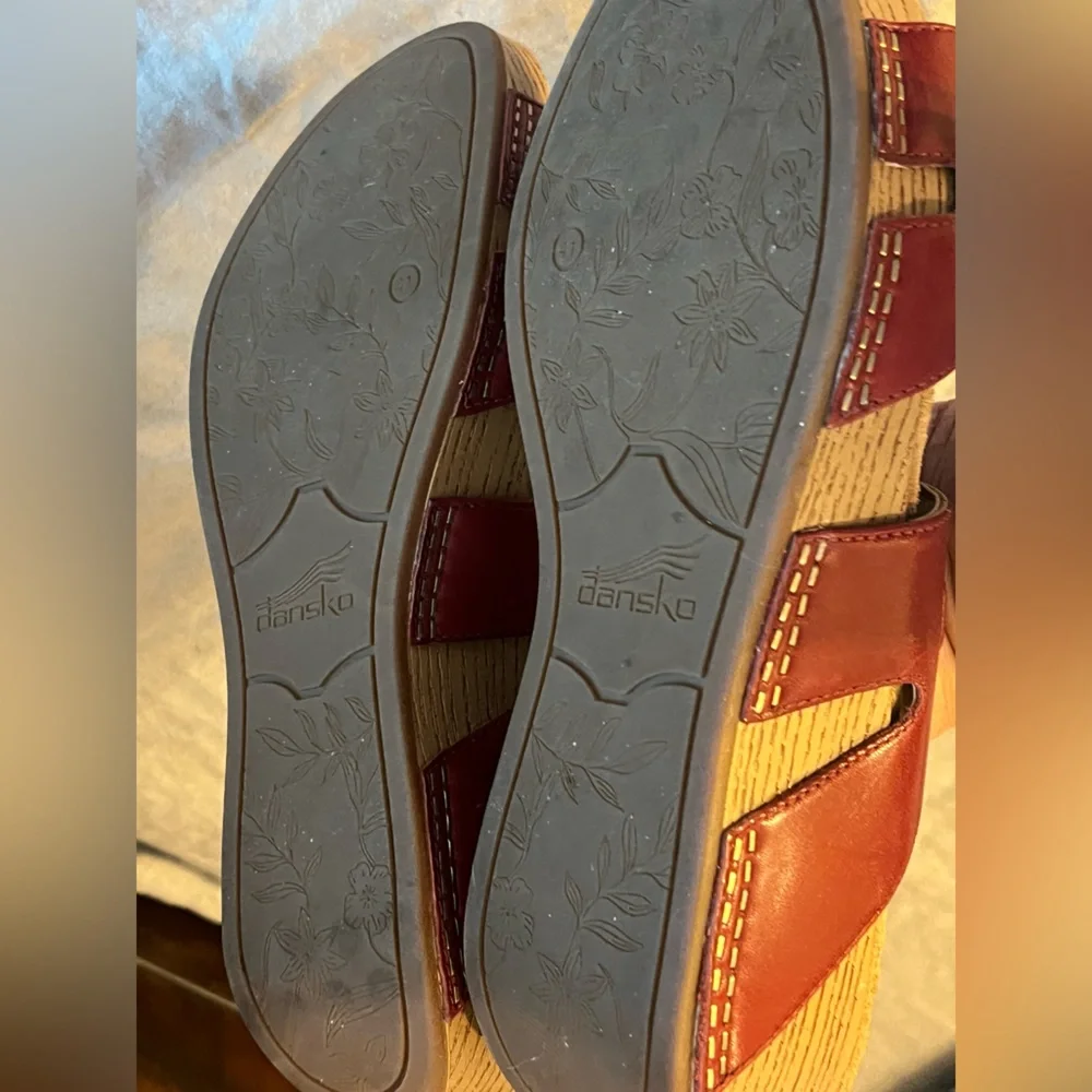 Red leather Dansko Leeann slide sandals- size 41 (10.5) - excellent condition